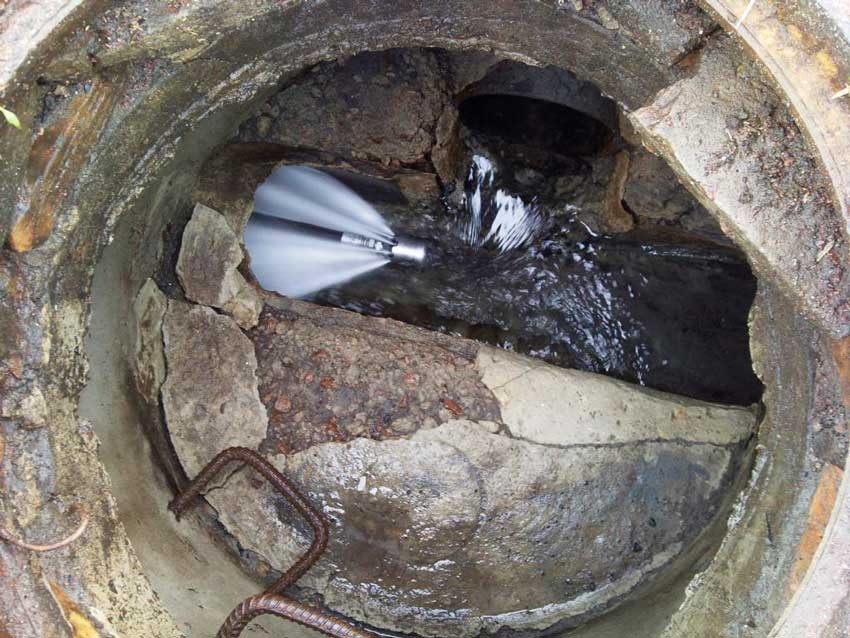 Промывка труб систем канализации в Барнауле